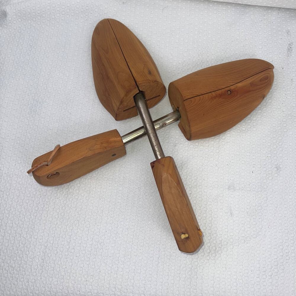 Vintage Rochester Cedar Wood Shoe Trees Men’s Size 5 Pair Adjustable USA